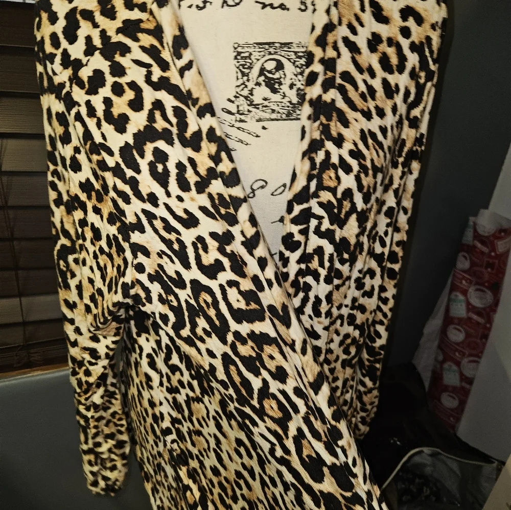 Cato Womans Long Sleeve Cheetah Print Cardigan Size 18W/20W - Picture 2 of 12